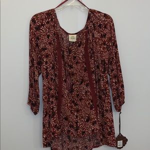 Quarter sleeve top with tags still on